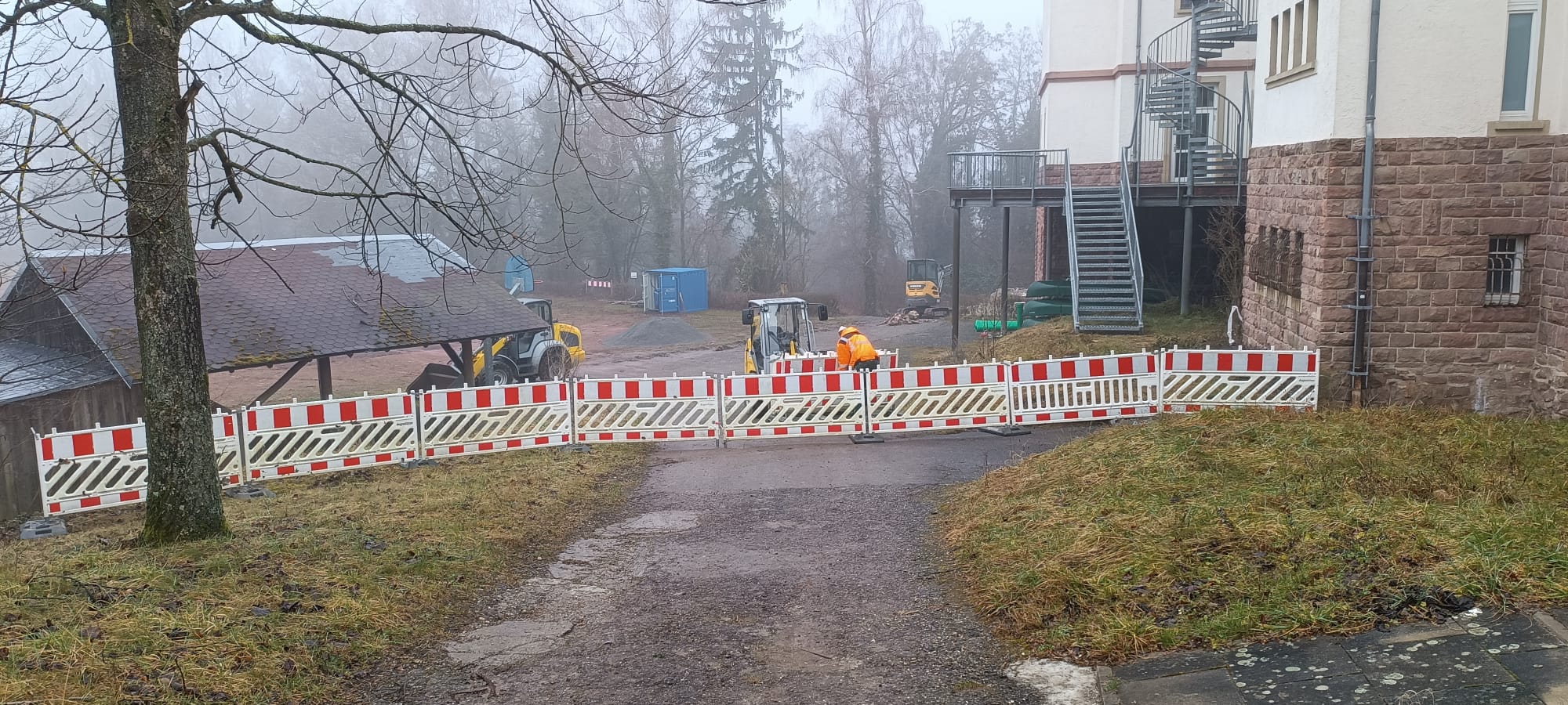 Absperrung für Baggerarbeiten